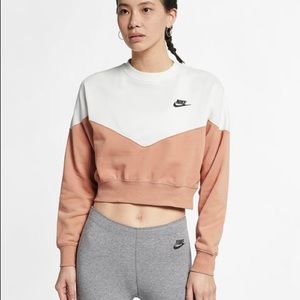 NIKE CHEVRON SWEATSHIRT